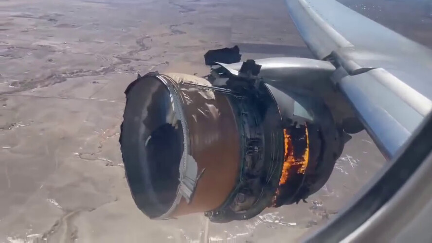 video-motor-de-boeing-777-incendeia-se-durante-voo-para-o-havai