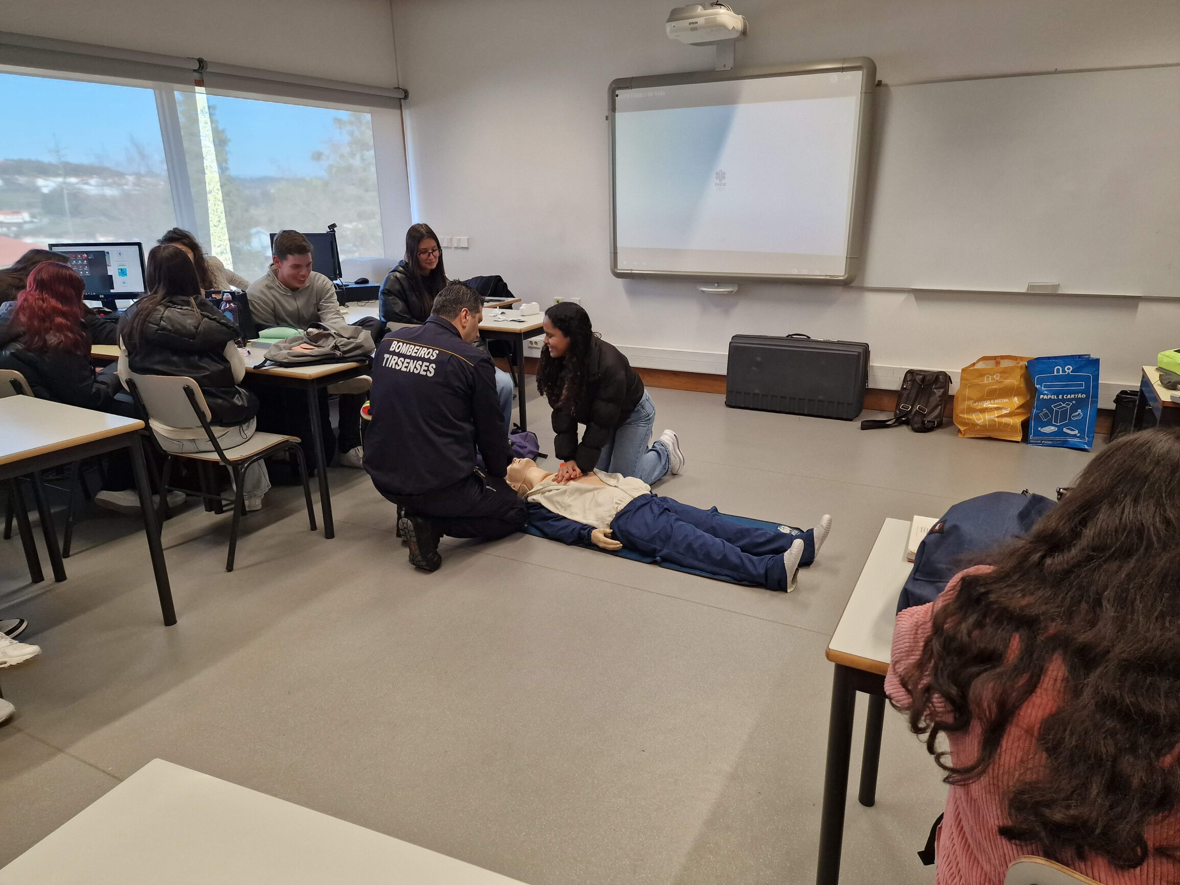 Bombeiros Tirsenses e Proteção Civil ensinam Suporte Básico de Vida na Tomaz Pelayo (6)