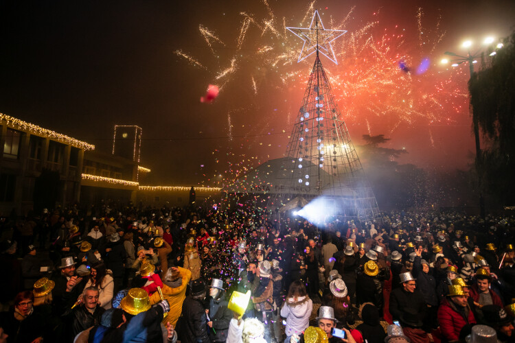 santo-tirso-recebe-novo-ano-com-musica-espumante-e-fogo-de-artificio