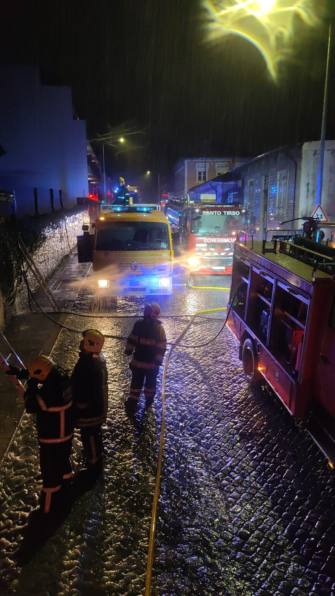 Incêndio casa devoluta_Santo Tirso (3)