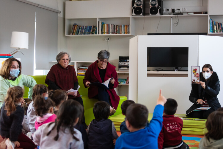 seniores-vao-ajudar-criancas-a-criar-habitos-de-leitura