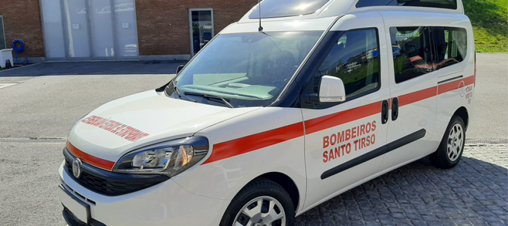 bombeiros-vermelhos-adquirem-ambulancia-para-transporte-de-doentes