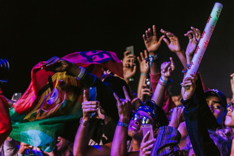 covid-19-espetaculos-ao-ar-livre-so-com-bilhete-e-lugar-marcado