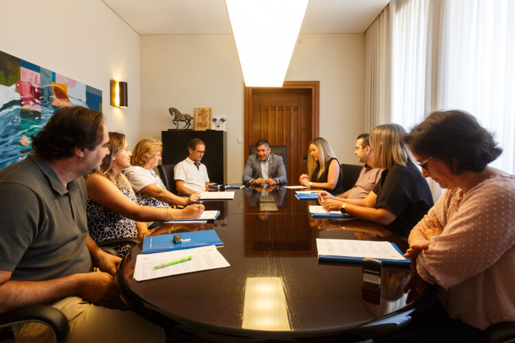 camara-atribui-cheque-de-material-escolar-aos-alunos-do-1-ciclo