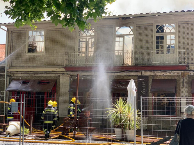 incendio-em-restaurante-de-famalicao-alastra-a-bar-contiguo