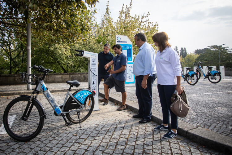 estacao-self-service-para-reparacao-de-bicicletas