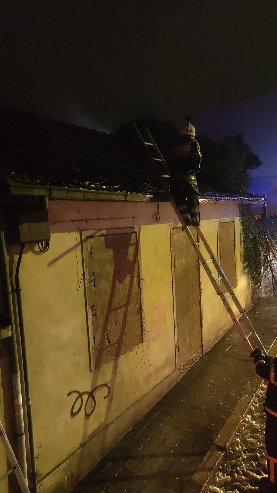 Incêndio casa devoluta_Santo Tirso (2)
