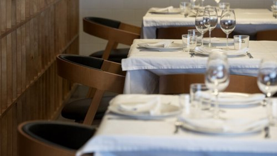 mesas-separadas-e-desinfecao-dgs-revela-regras-para-restaurantes