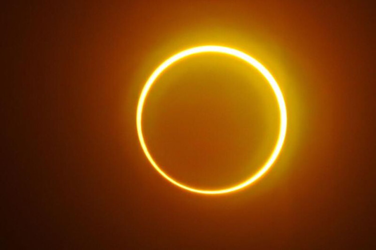 rara-forma-de-eclipse-solar-foi-observada-na-asia