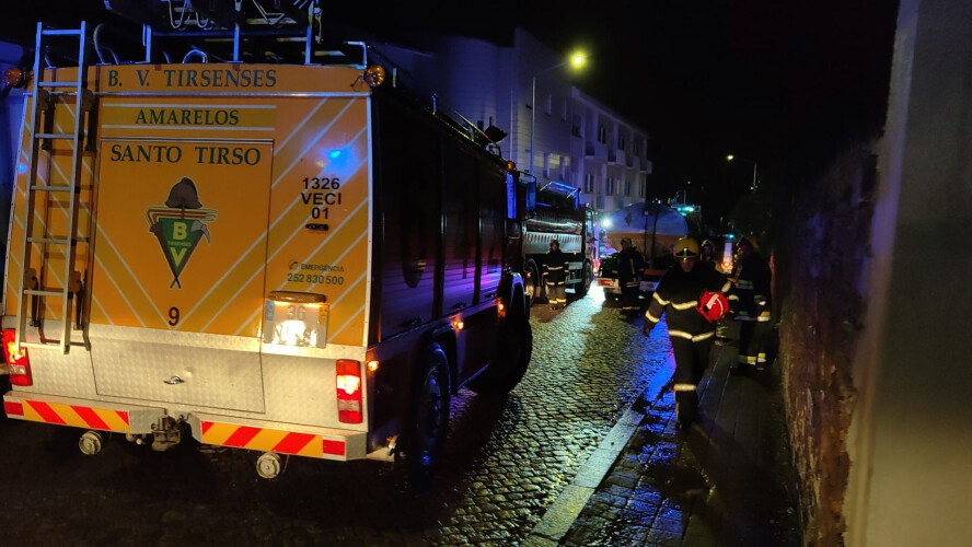 incendio-destroi-casa-abandonada-em-santo-tirso