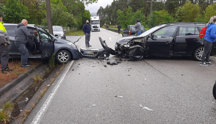 tres-feridos-em-colisao-na-agrela