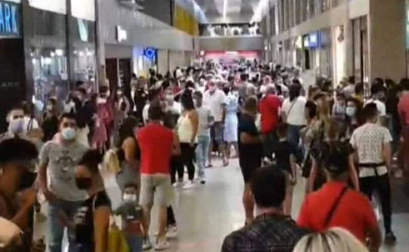 centro-comercial-em-braga-a-abarrotar-de-clientes-em-plena-pandemia