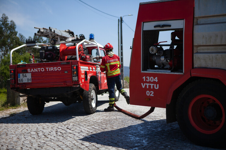 incendio-em-lamelas-mobiliza-mais-de-30-bombeiros