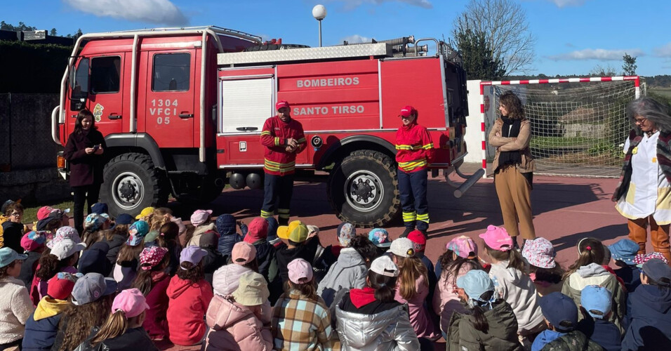 bombeiros-vermelhos-foram-a-escola-falar-sobre-amor-ao-proximo