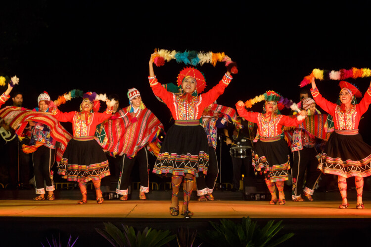 ha-dancas-do-mundo-este-domingo-na-praca-25-de-abril