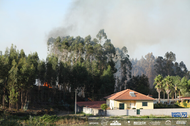incendio-de-grandes-dimensoes-em-tarrio