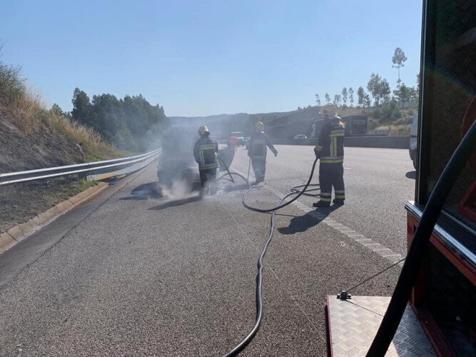 viatura-arde-na-autoestrada-a3