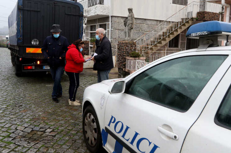 mulher-despejada-ilegalmente-de-casa-em-santo-tirso
