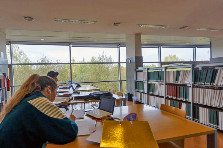 biblioteca-municipal-volta-a-funcionar-com-horario-alargado