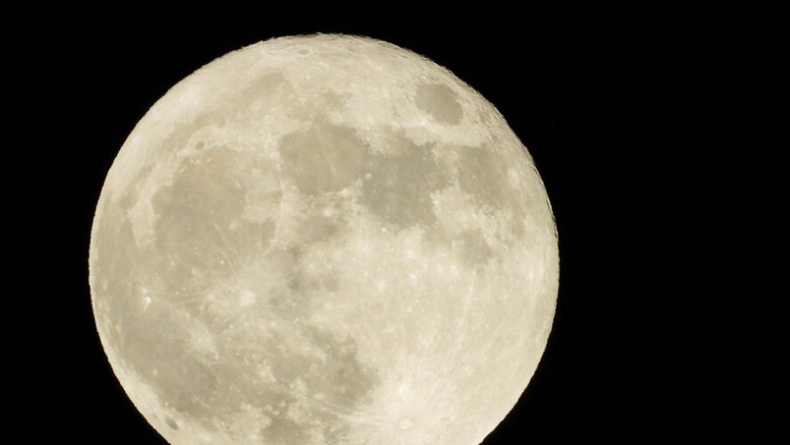 esta-sexta-feira-ha-superlua-e-chuva-de-estrelas-a-iluminar-o-ceu