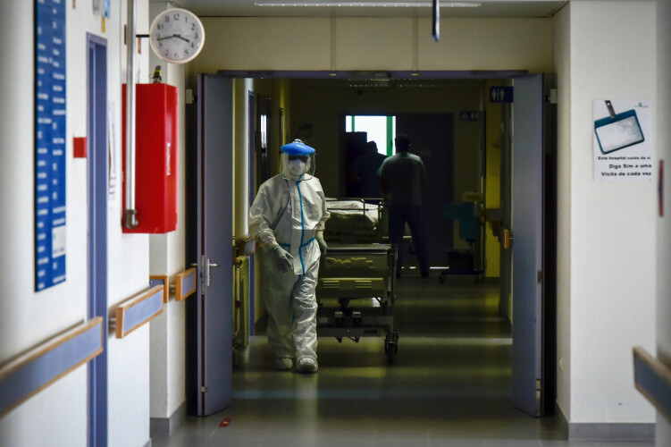 covid-19-portugal-com-oito-mortes-e-344-novos-casos