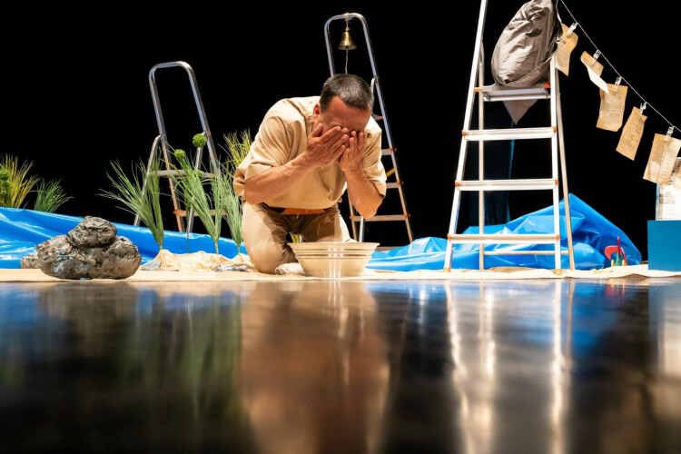 biblioteca-assinala-centenario-de-jose-saramago-com-teatro-e-concertos