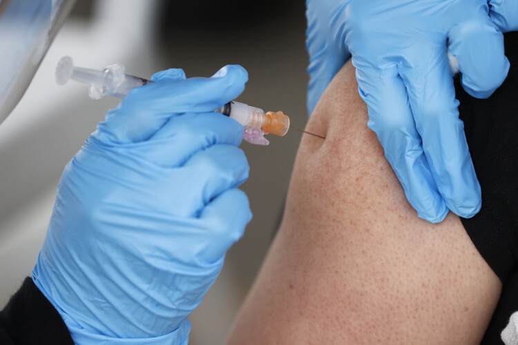 vacina-portuguesa-contra-a-covid-19-pronta-para-ensaios-clinicos