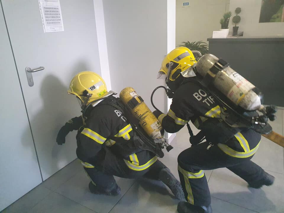 bombeiros-amarelos-4