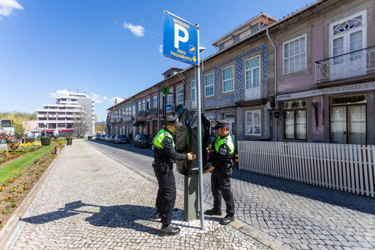 camara-de-santo-tirso-suspende-pagamento-de-parcometros