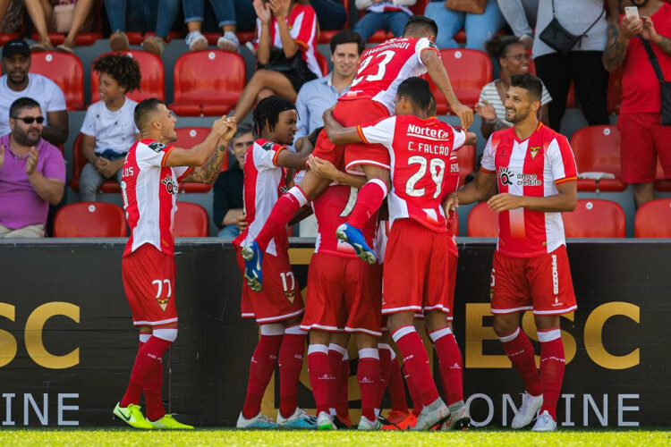 cd-aves-voltou-hoje-aos-treinos-mas-com-restricoes