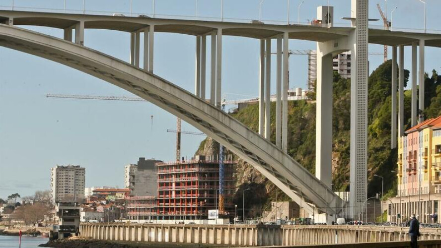 queda-de-pedacos-da-ponte-da-arrabida