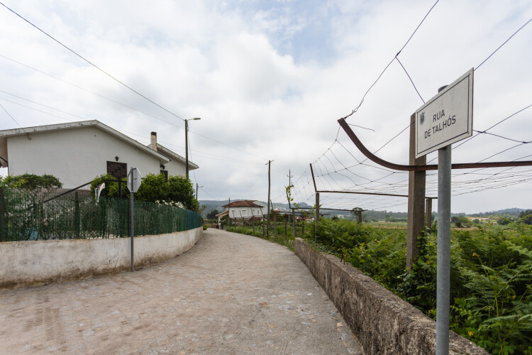 camara-de-santo-tirso-investe-na-pavimentacao-de-ruas-em-terra