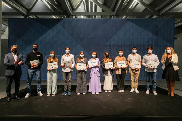 alunos-de-santo-tirso-receberam-premios-de-merito-escolar