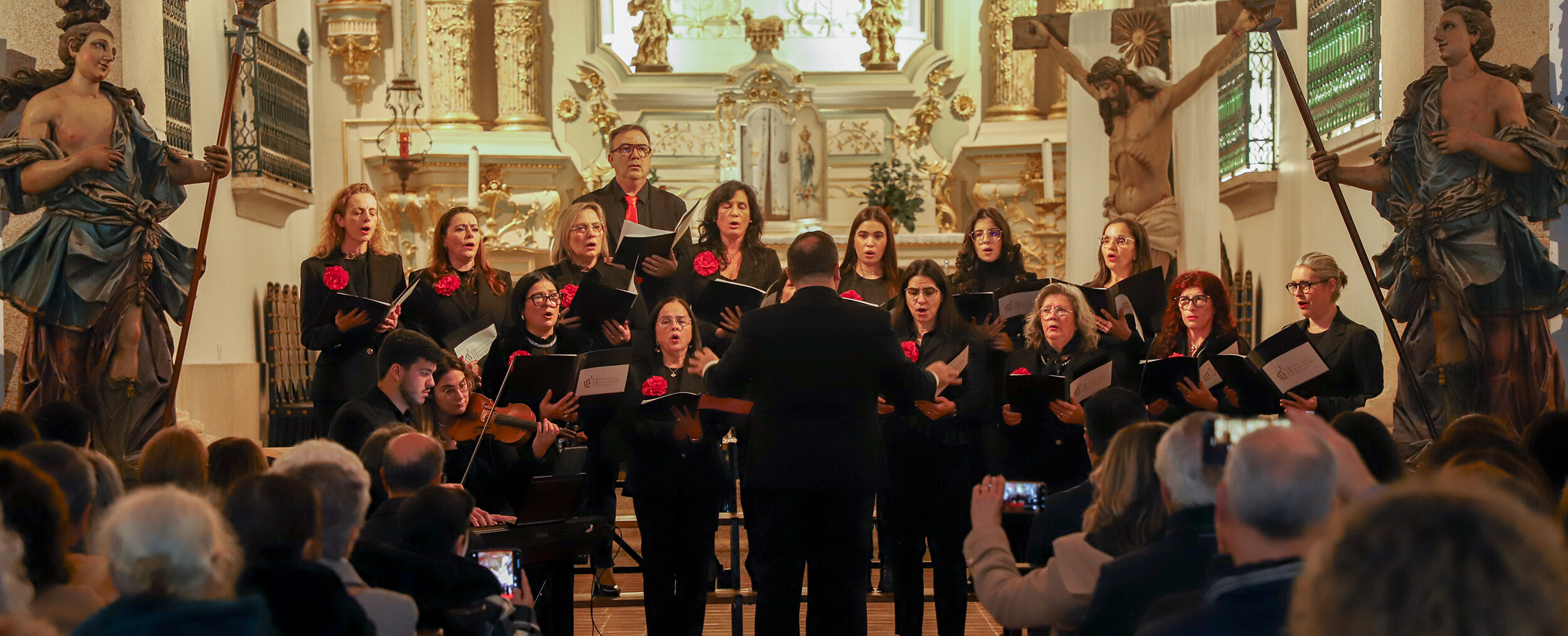 sacre-choeur-vozes-da-misericordia-apresenta-se-com-casa-cheia