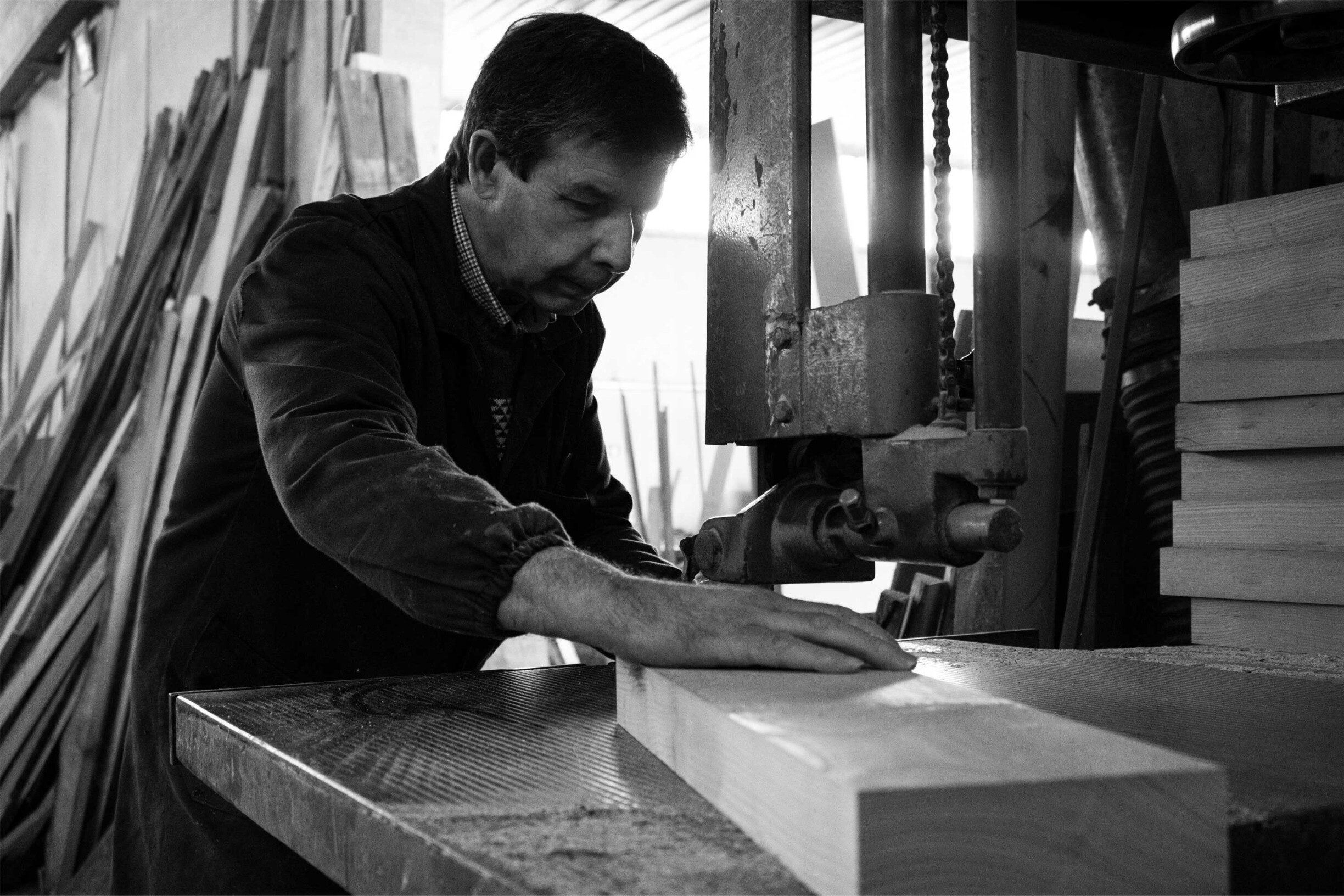 The Excellent Craftsmanship Of Carpenters Turns Waste Wood Into Valuable  Dining Tables And Chairs 