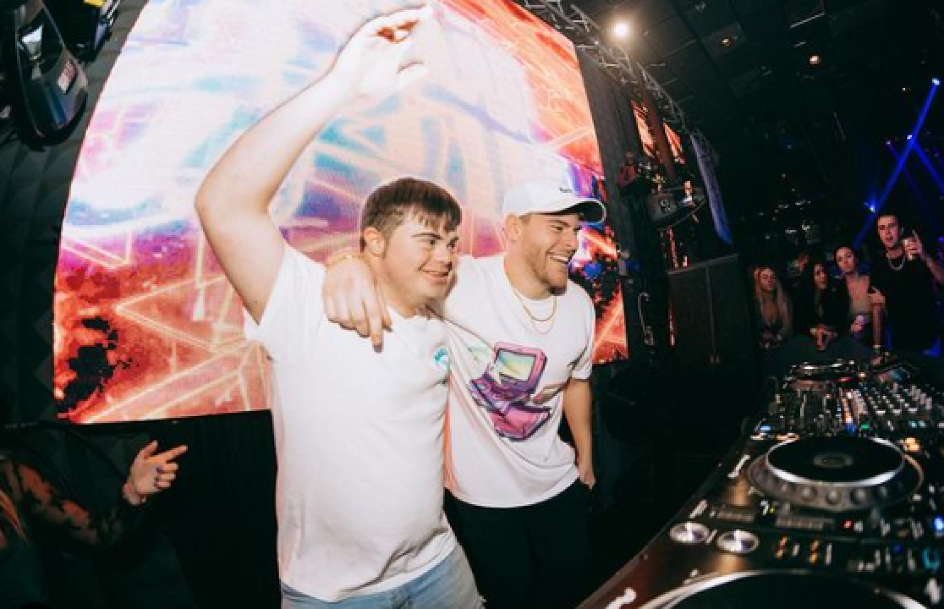 Rapper com Síndrome de Down lançou música em parceria com o DJ Nitti