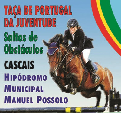 Jovens saltam em Cascais