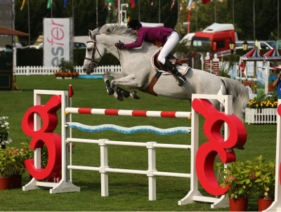 Hino nacional toca em Gijón