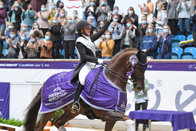 Cathrine Dufour_ Foto FEI Ridehesten