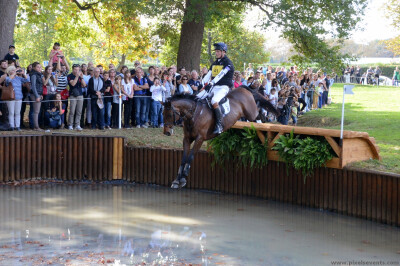 A competição está de regresso a Pau