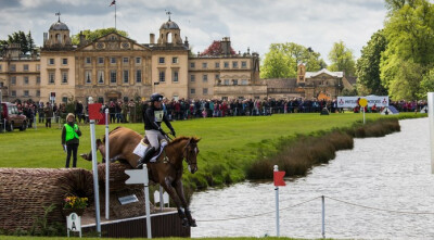 Badminton vai realizar-se à porta fechada