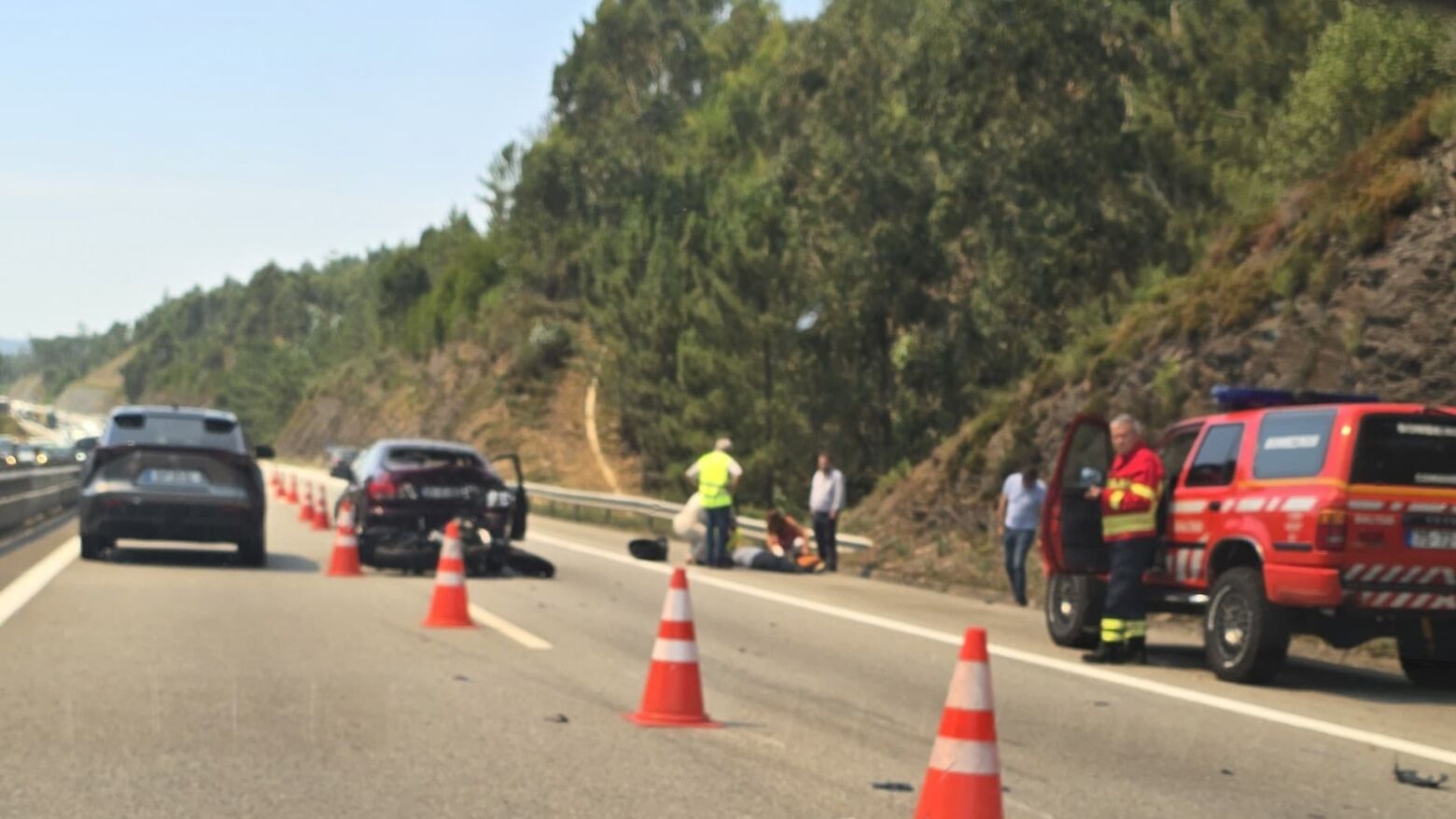Dois acidentes na A4 estão a condicionar o trânsito