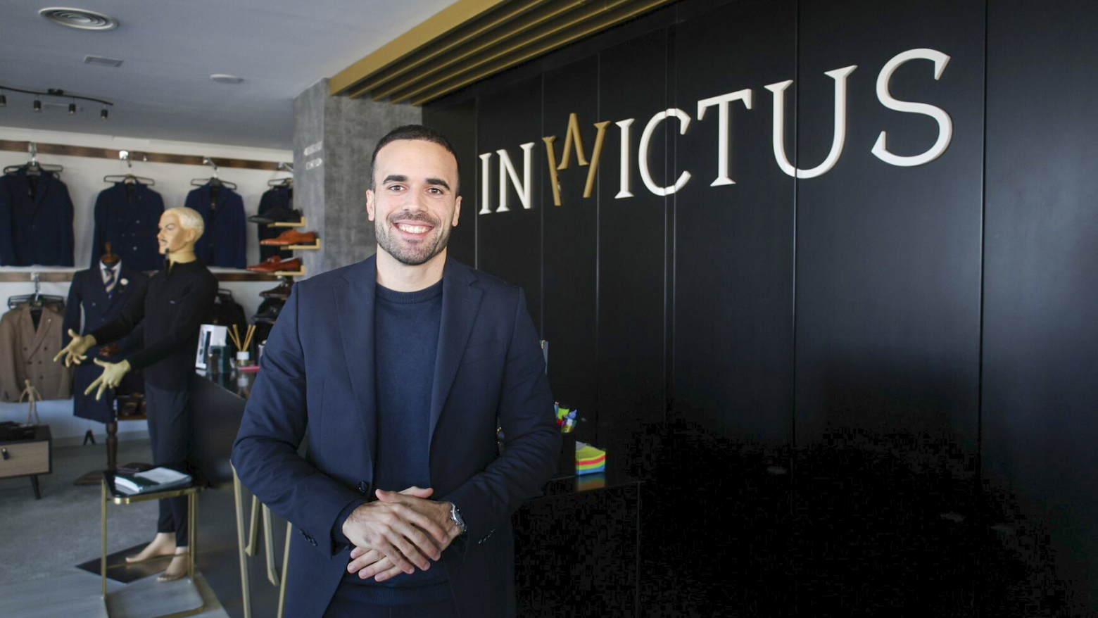 Inspirado pelos pais comerciantes, V&iacute;tor inovou e criou uma marca portuguesa destinada ao p&uacute;blico masculino: A Inwictus