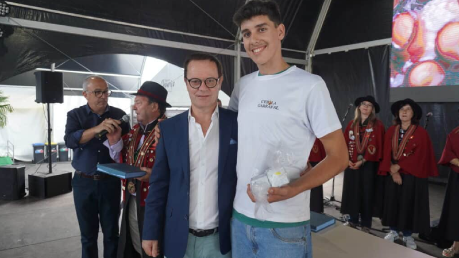 André Oliveira, o jovem agricultor que brilhou na Agrival com as cebolas garrafal