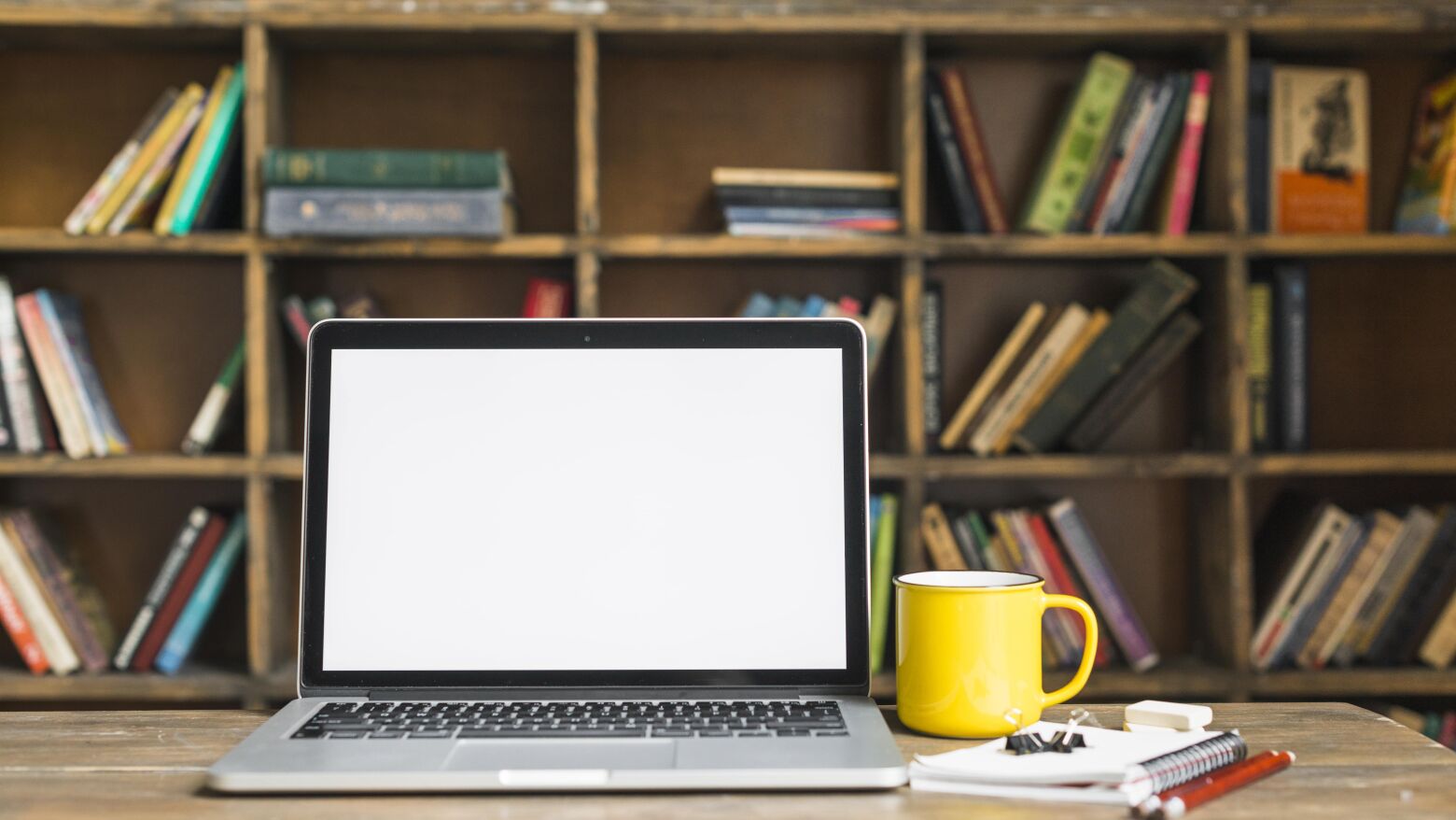 Jovem rouba equipamento da NATO para tentar vender &agrave; embaixada russa em Lisboa