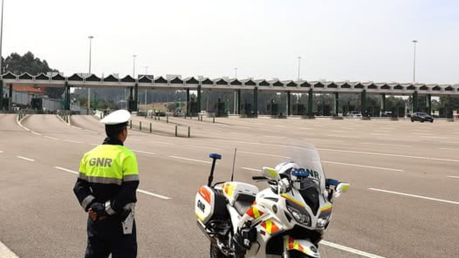 GNR apreende quase 2 milh&otilde;es de doses de coca&iacute;na e det&eacute;m 633 pessoas numa semana