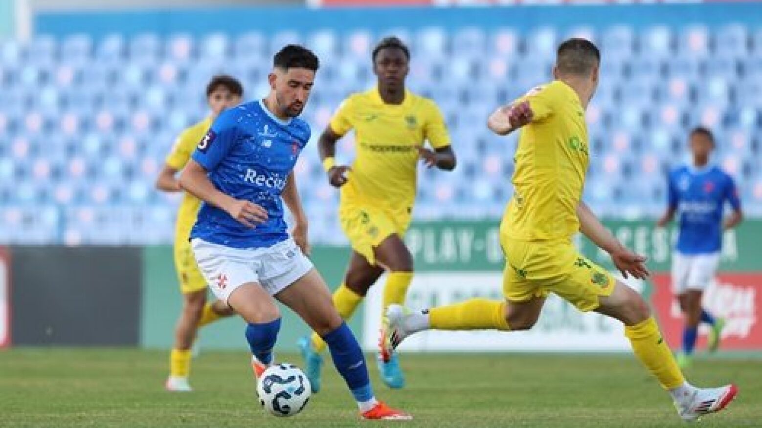 FC Paços de Ferreira perde no Restelo e vê manutenção na II Liga em risco