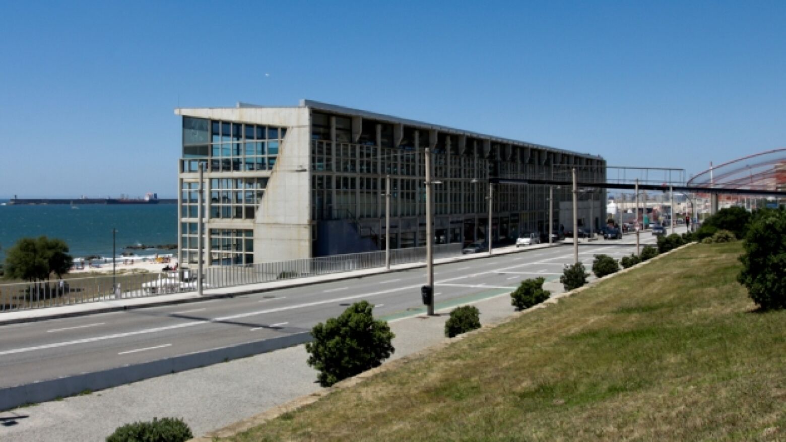 Edif&iacute;cio Transparente vai ser parcialmente demolido para ligar Parque da Cidade ao mar