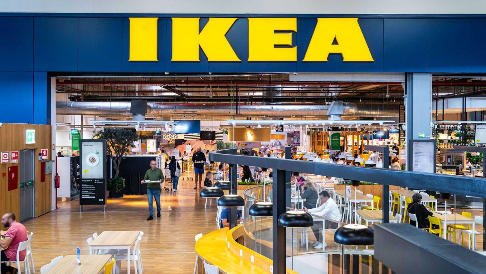 Assalto na IKEA de Matosinhos: Grupo de mulheres foge em Porsche com milhares de euros em móveis