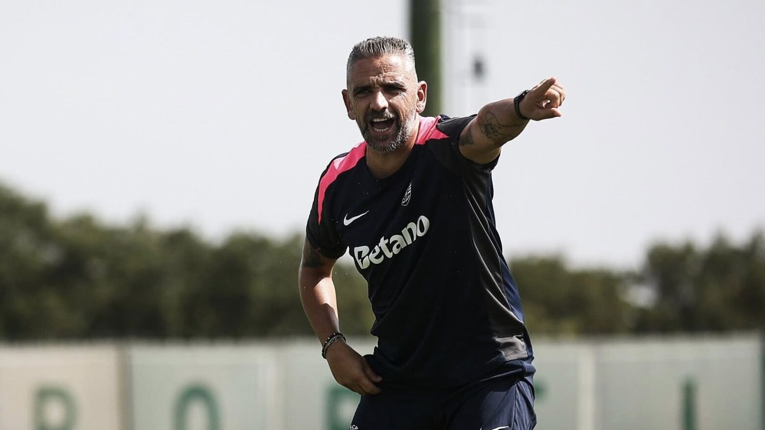 Treinador do Sporting, Rui Borges, assiste à estreia do filho pelo FC Alpendorada